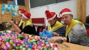 Первая часть акции "Помощники Деда Мороза возвращают взрослым веру в чудеса" прошла сегодня