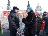 Акция "Помощники Деда Мороза возвращают взрослым веру в чудеса" прошла на Центральной площади 5